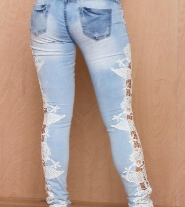 Blossom Lace-Panel Skinny Jeans – Light Wash Denim Elegance
